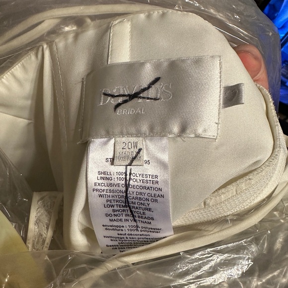 David’s Bridal 20W NWT Wedding Dress - Picture 2 of 3